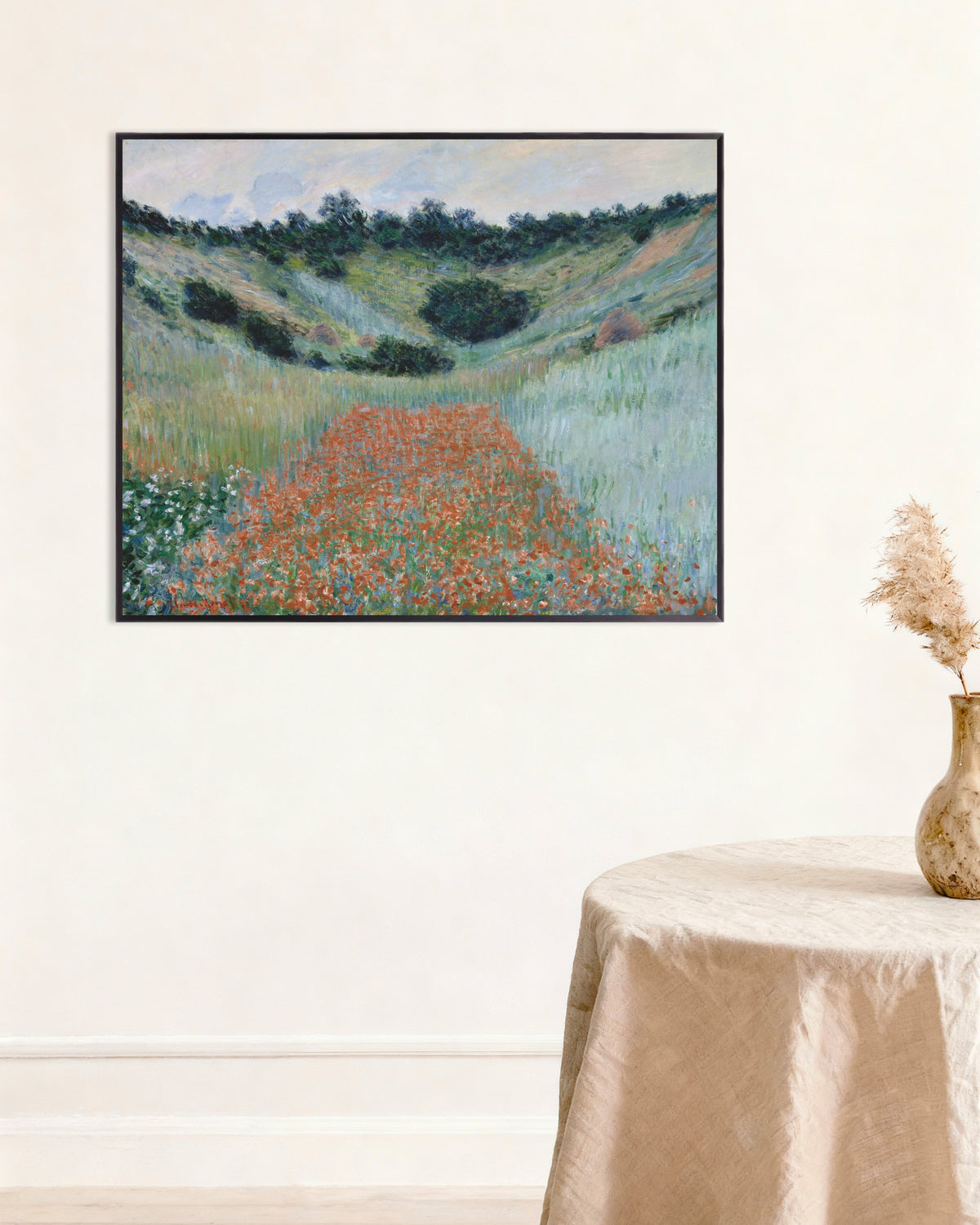 Poster Klaprozenveld in een dal bij Giverny (1885) van Claude Monet met metalen lijst