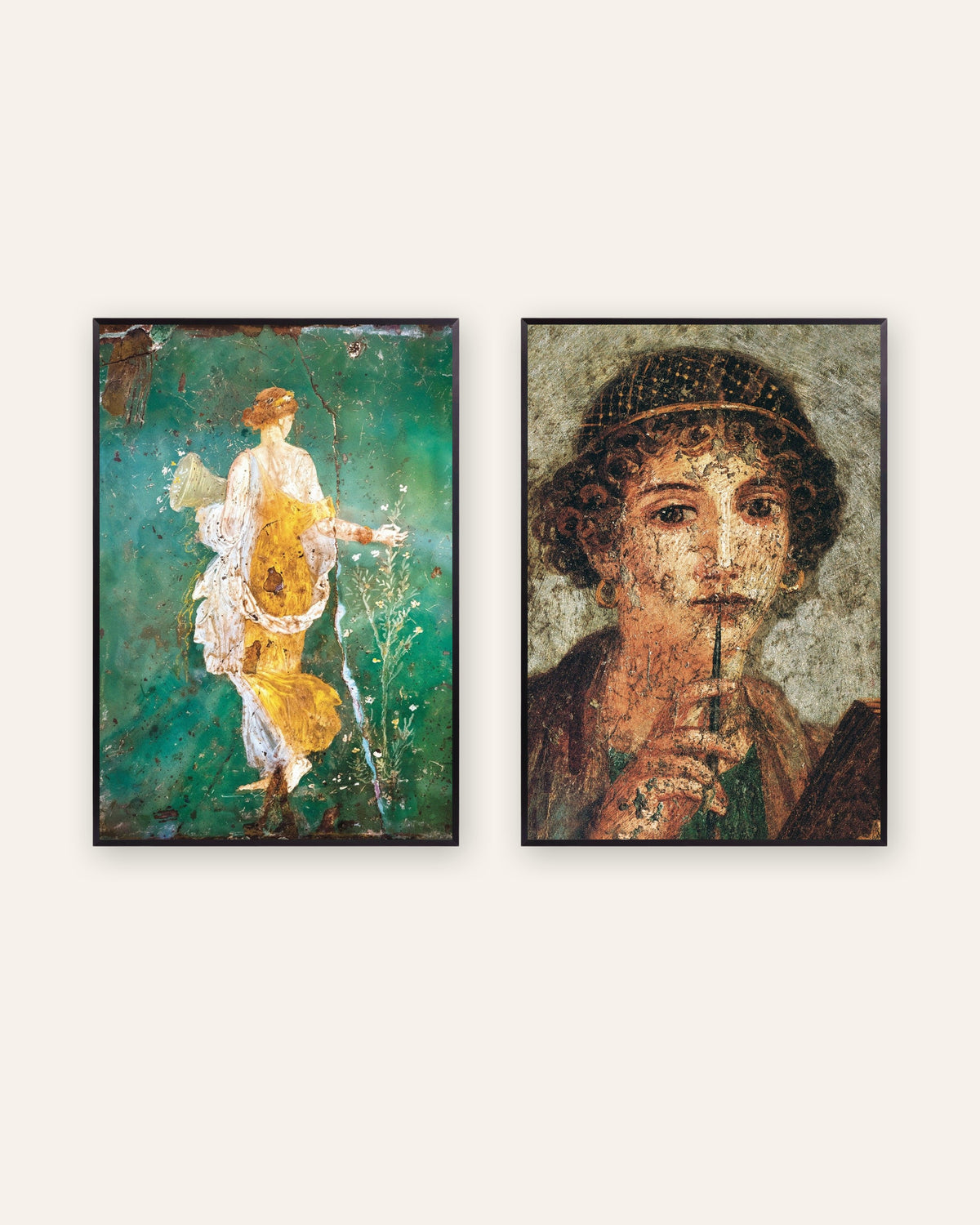 Set van 2 posters met Romeinse fresco’s, Flora en Sappho, in zwarte metalen lijsten
