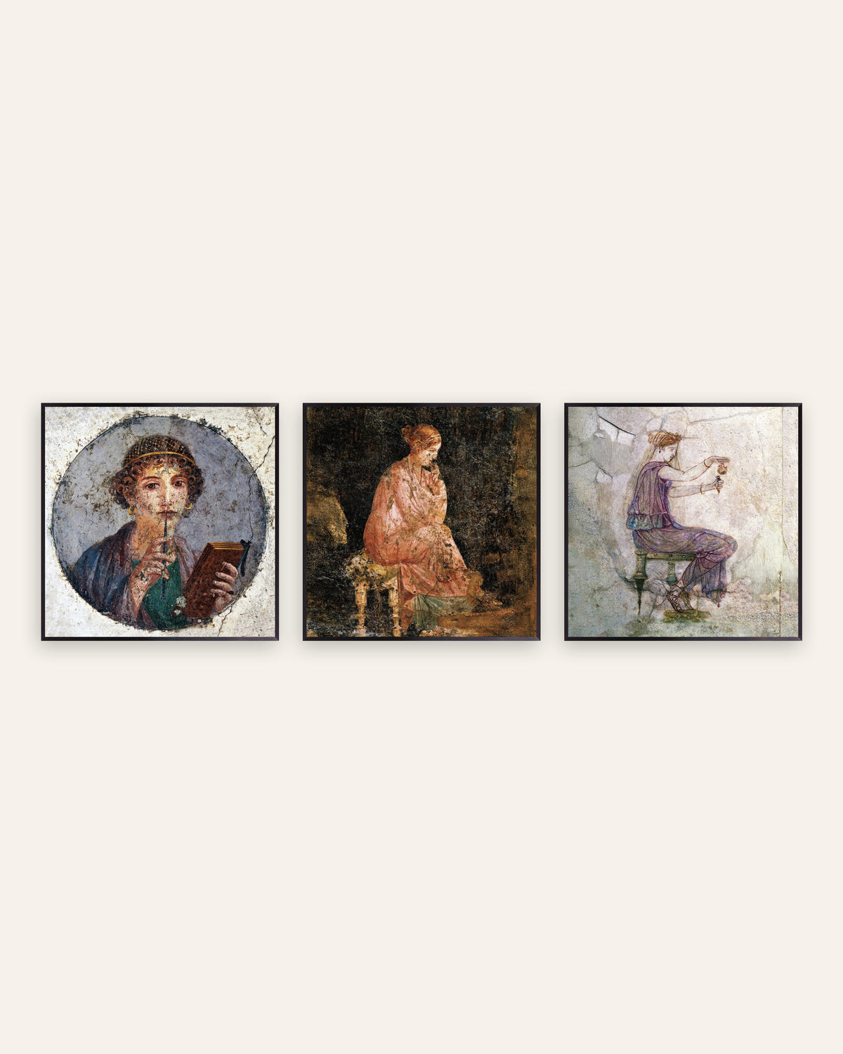 Romeinse fresco posters, set van 3: Sappho, zittende vrouw en parfum, in zwarte metalen lijsten