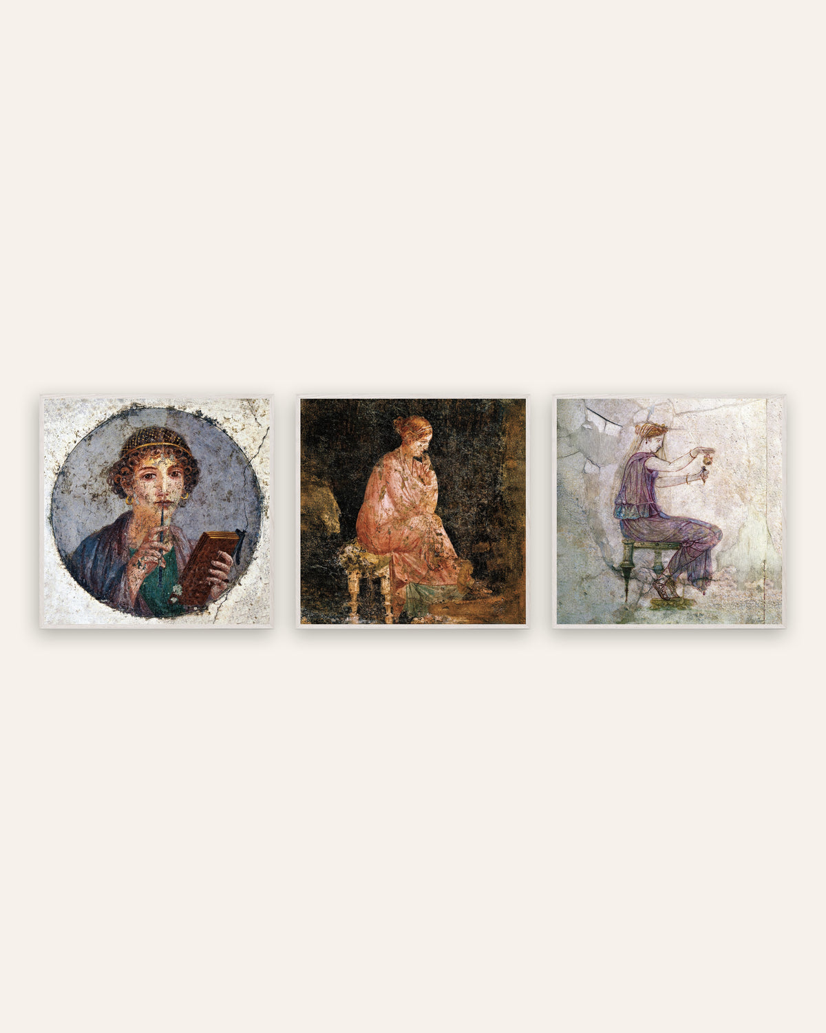 Romeinse fresco posters, set van 3: Sappho, zittende vrouw en parfum, in witte eikenhouten lijsten