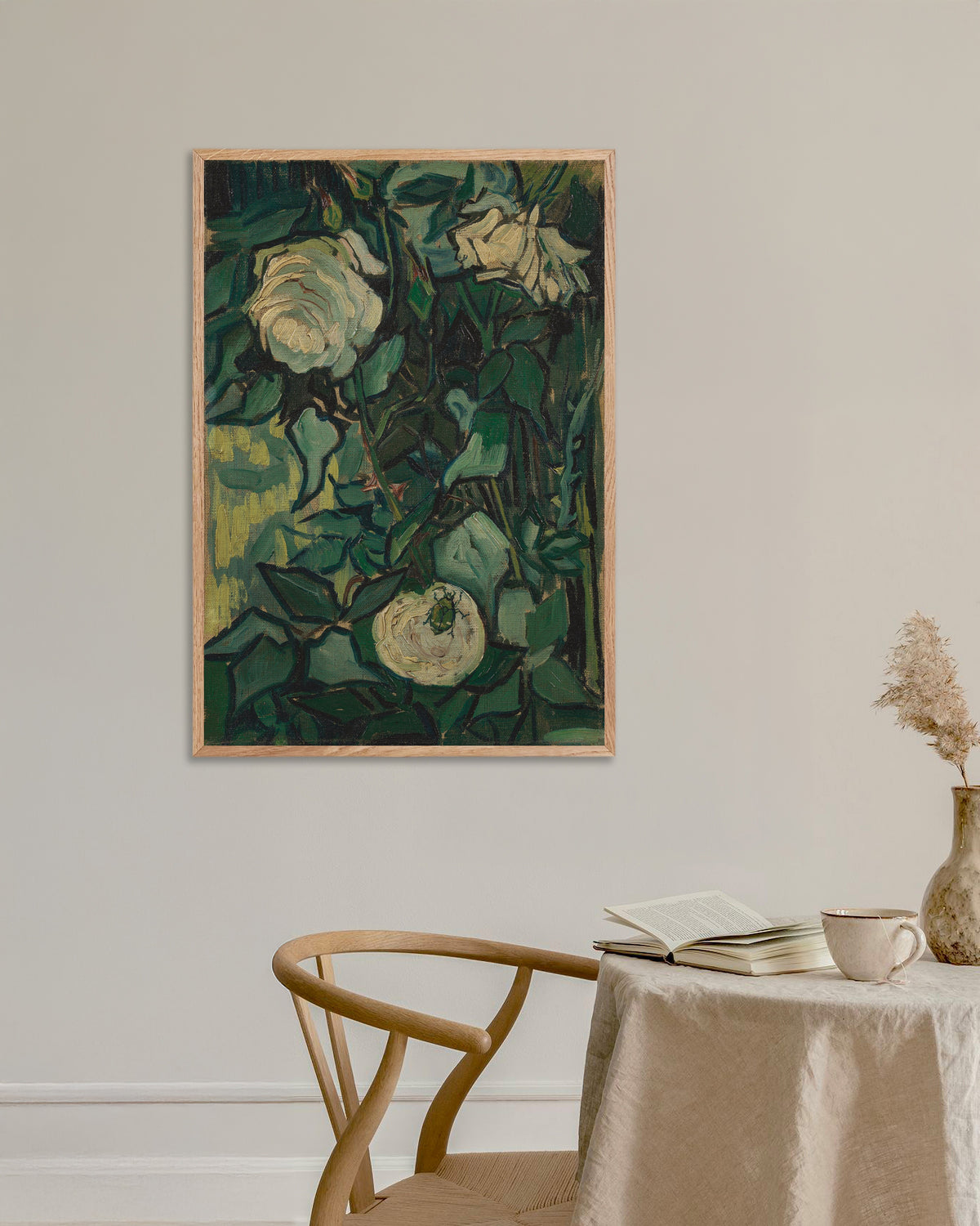 Poster van Rozenstruik met een kever (1889) van Vincent van Gogh, met naturel houten lijst