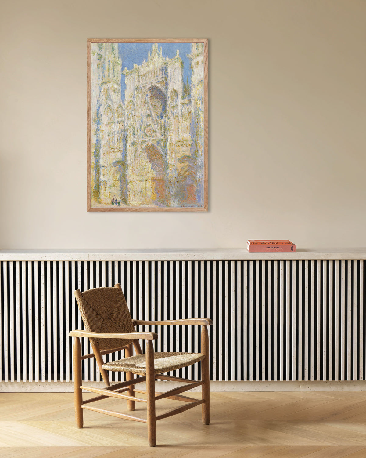Poster De kathedraal van Rouen, westgevel in de zon (1894) van Claude Monet met naturel houten lijst