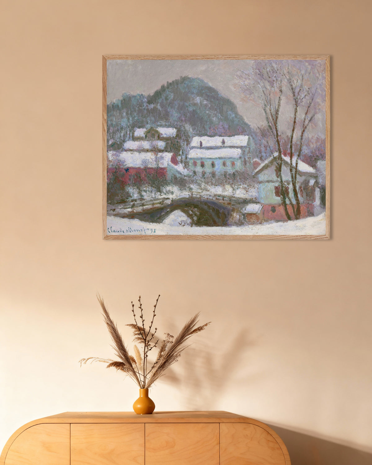 Poster Sandvika, Noorwegen, sneeuweffect (1895) van Claude Monet met naturel houten lijst