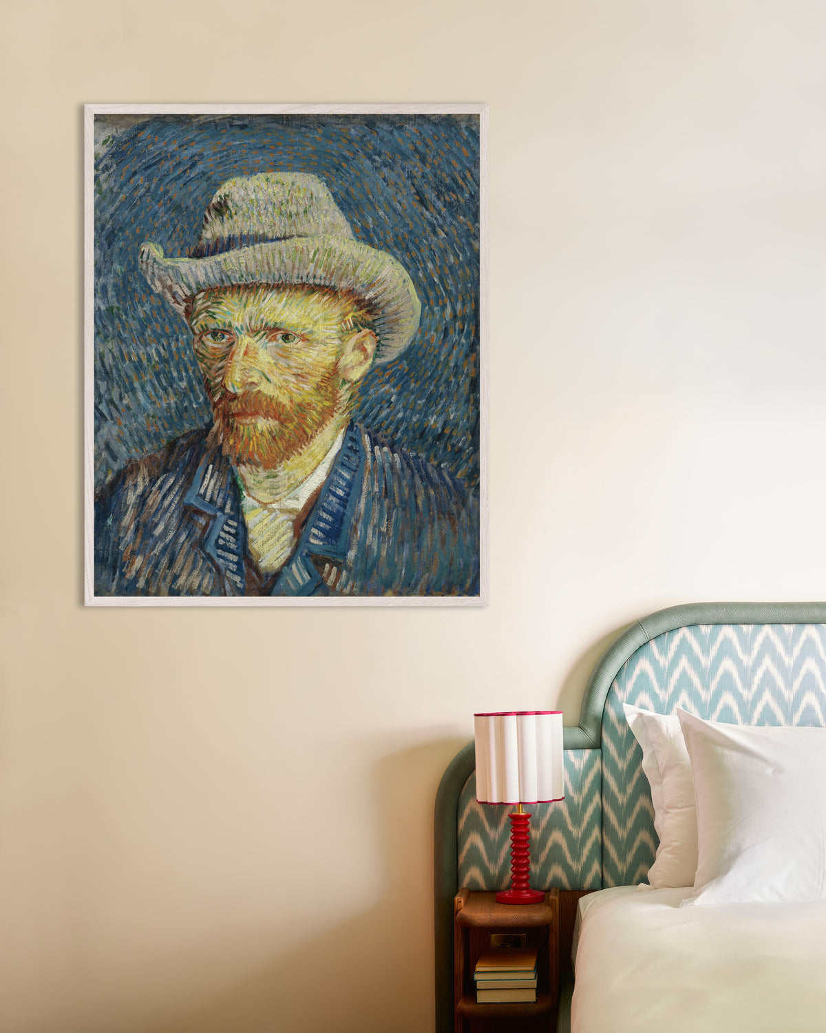 Poster van Zelfportret met grijze vilten hoed (1887) van Vincent van Gogh, met witte houten lijst