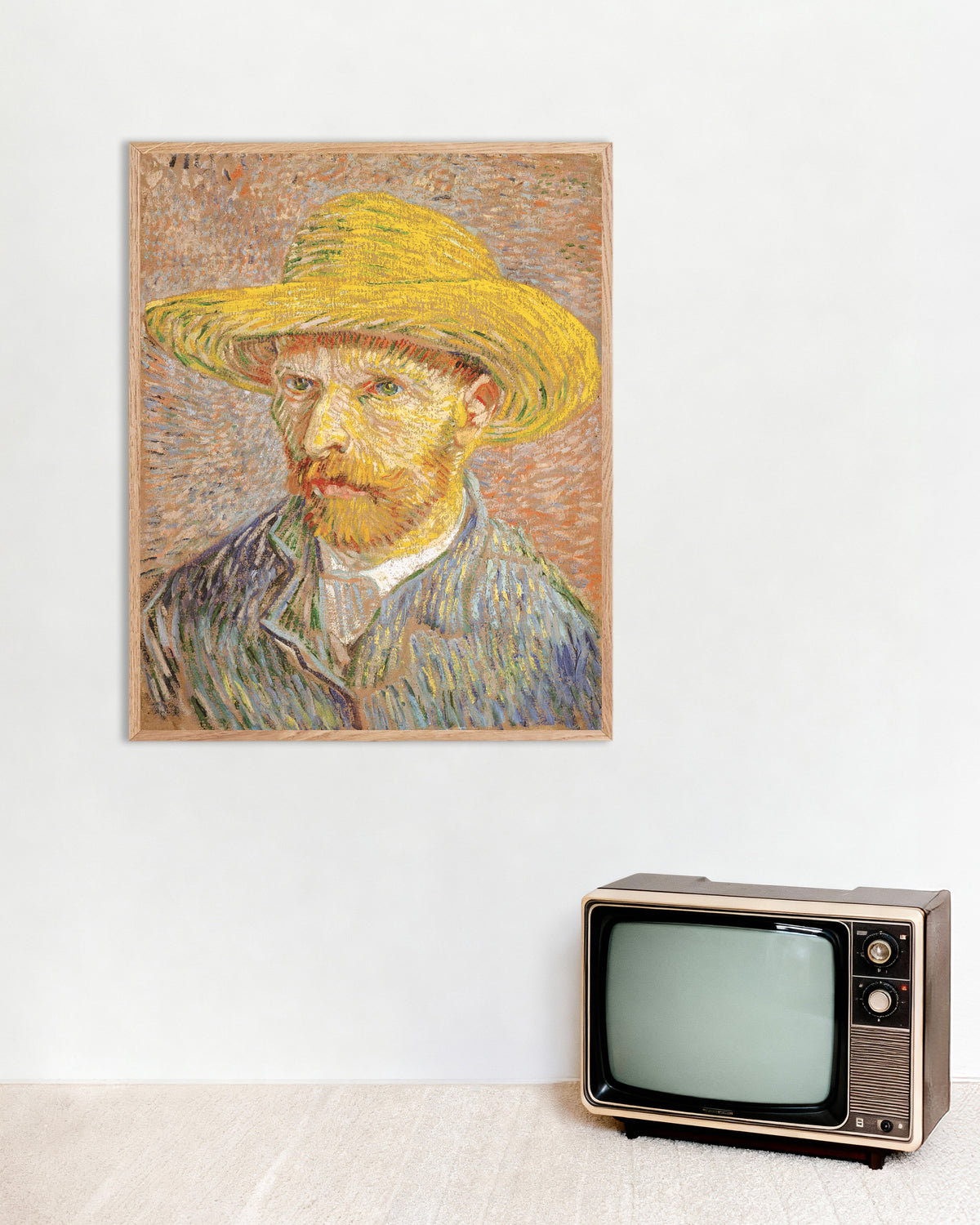Poster représentant Autoportrait au chapeau de paille sur fond orange (1887) de Vincent van Gogh, avec cadre en bois naturel