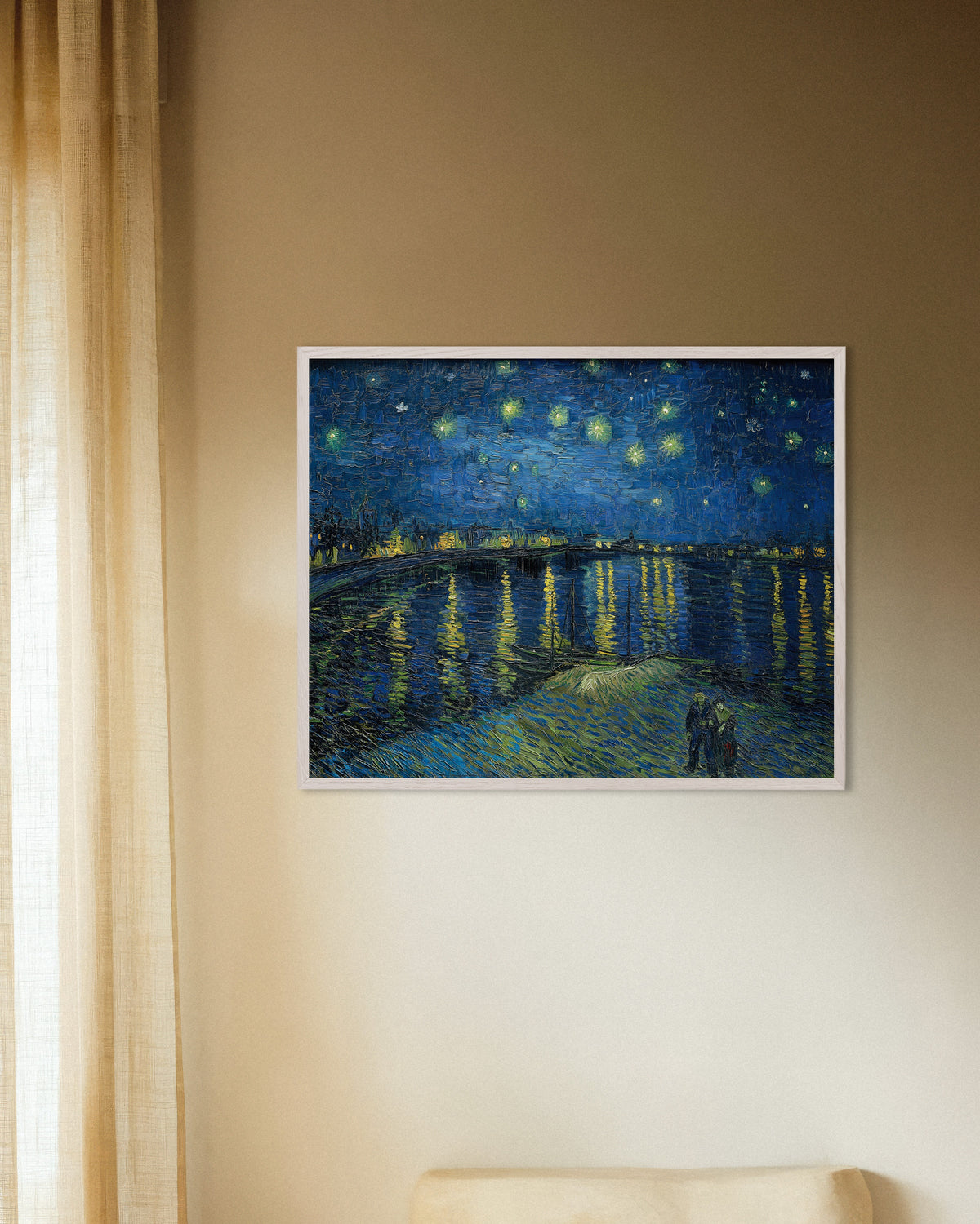 Poster de La Nuit étoilée sur le Rhône (1888) de Vincent van Gogh, avec un cadre en bois blanc