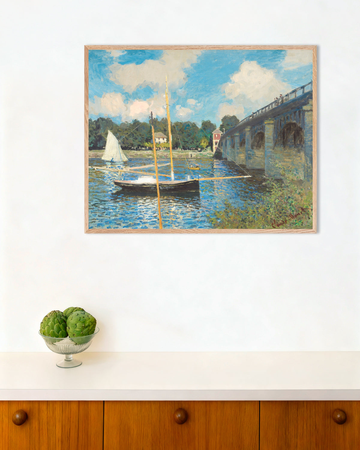 Poster De brug in Argenteuil (1874) van Claude Monet met naturel houten lijst