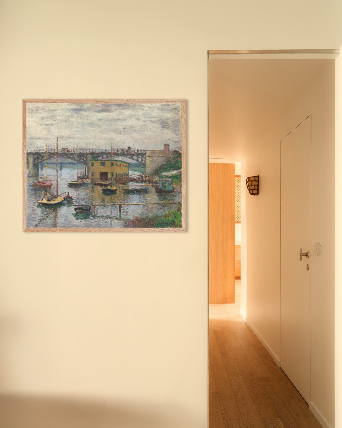 Poster De brug van Argenteuil op een grijze dag (ca. 1876) van Claude Monet met naturel houten lijst