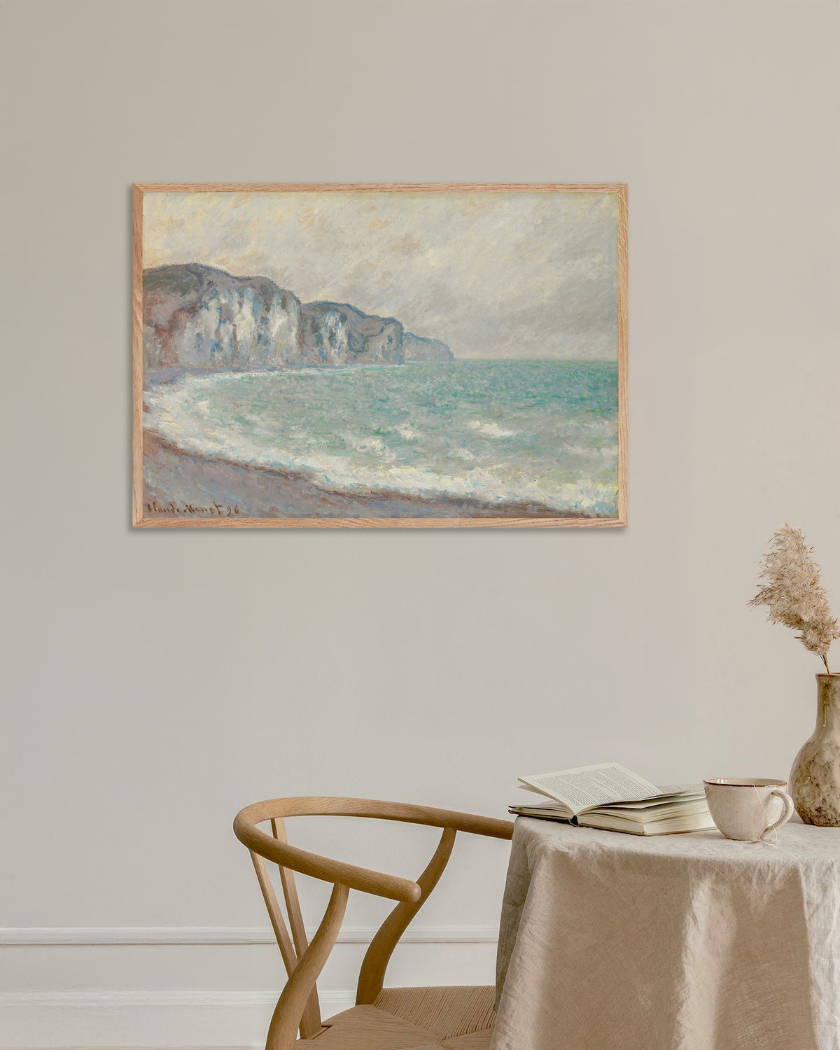 Poster De klif bij Pourville (1896) van Claude Monet met naturel houten lijst