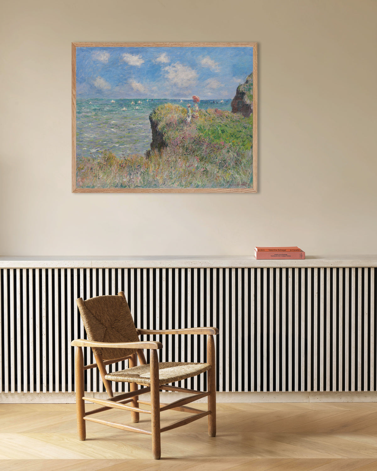 Affiche La Promenade sur la falaise, Pourville (1882) de Claude Monet, avec un cadre en bois naturel