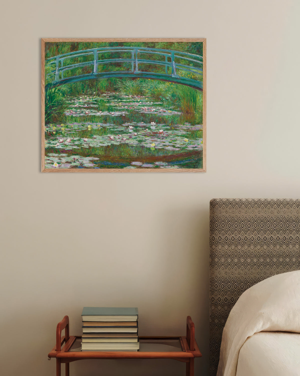 Poster De Japanse brug (1899) van Claude Monet met naturel houten lijst