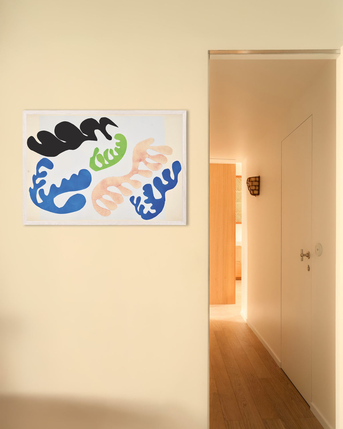 Poster de « Le Lagon en bleu et corail (Jazz, 1947) de Henri Matisse », avec cadre en bois blanc