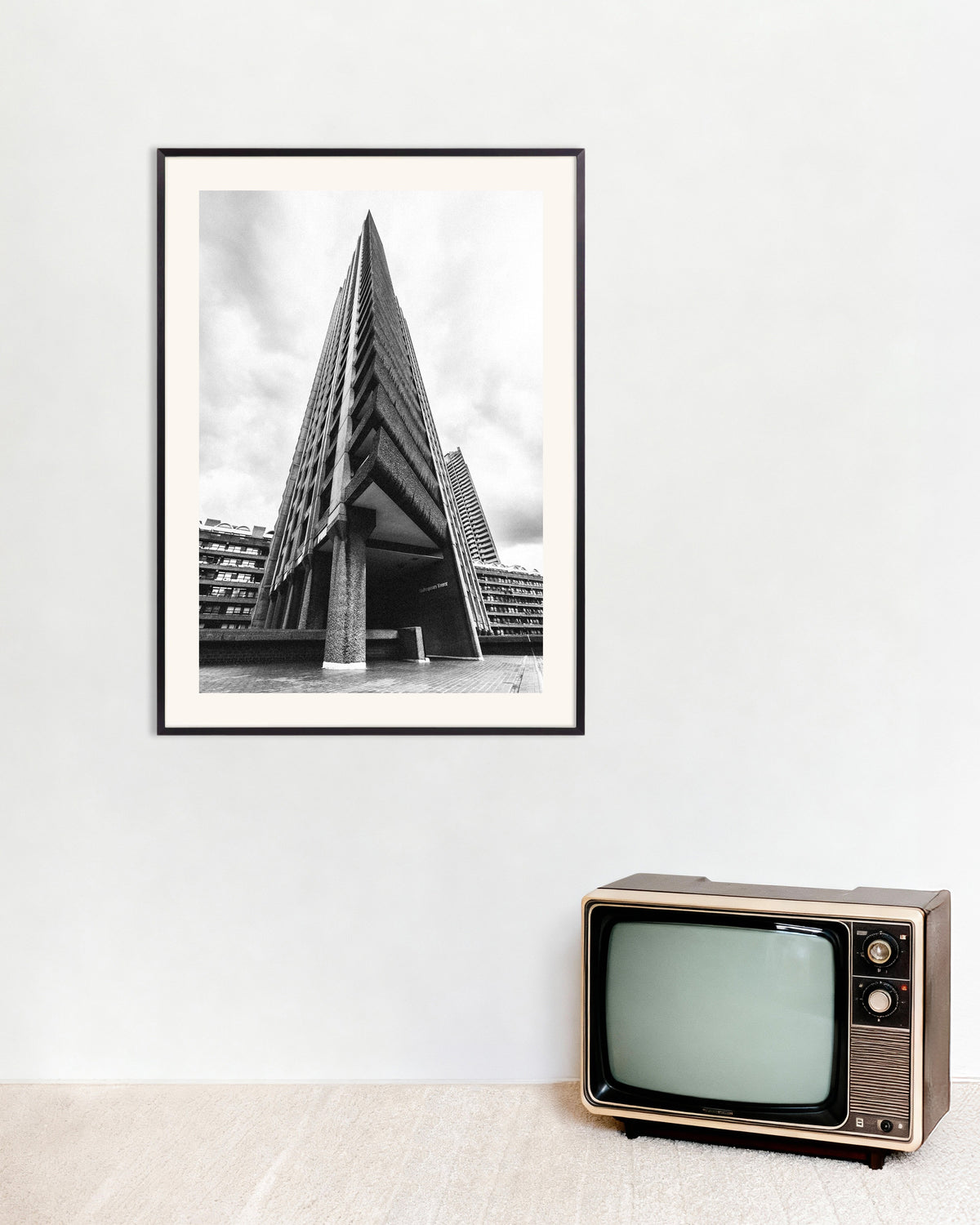 Poster ‘Boeg van een driehoekige toren’, met metalen lijst