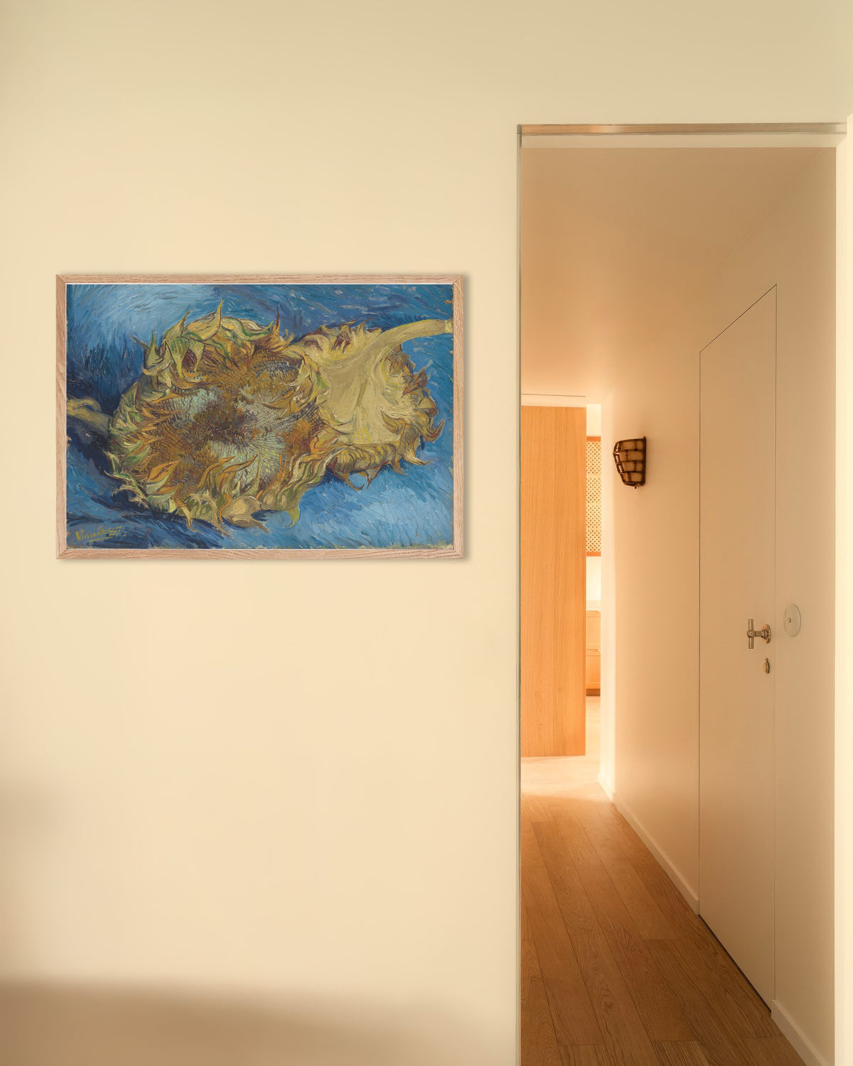 Poster de Deux tournesols coupés (1887), de Vincent van Gogh, avec un cadre en bois naturel