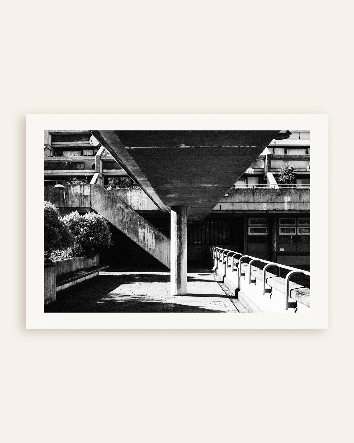 Poster ‘Onder de betonnen loopbrug’, miniatuur