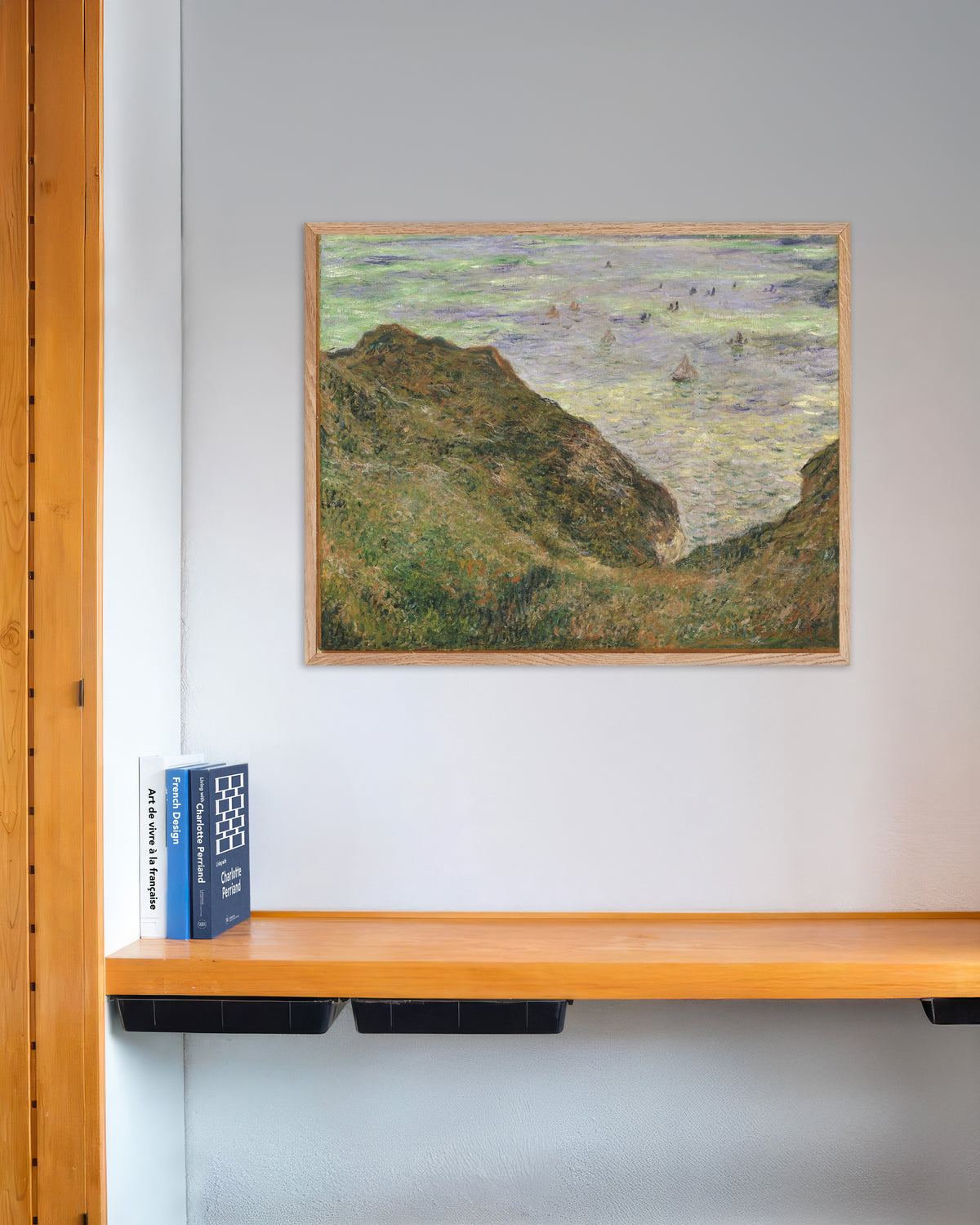 Poster Gezicht op zee (1882) van Claude Monet met naturel houten lijst