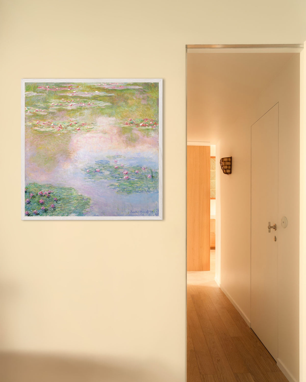 Affiche Nymphéas, reflets roses (1907) de Claude Monet, avec un cadre en bois blanc