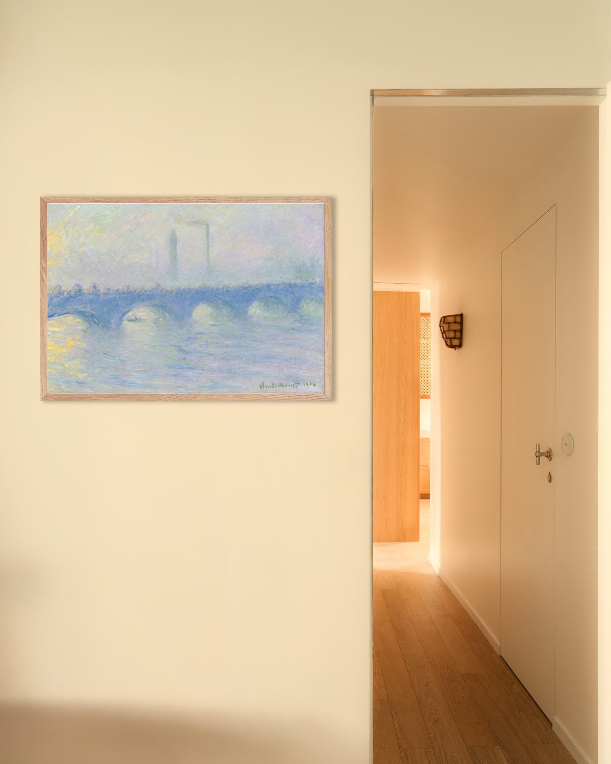 Poster Waterloo Bridge, neveleffect (1904) van Claude Monet met naturel houten lijst