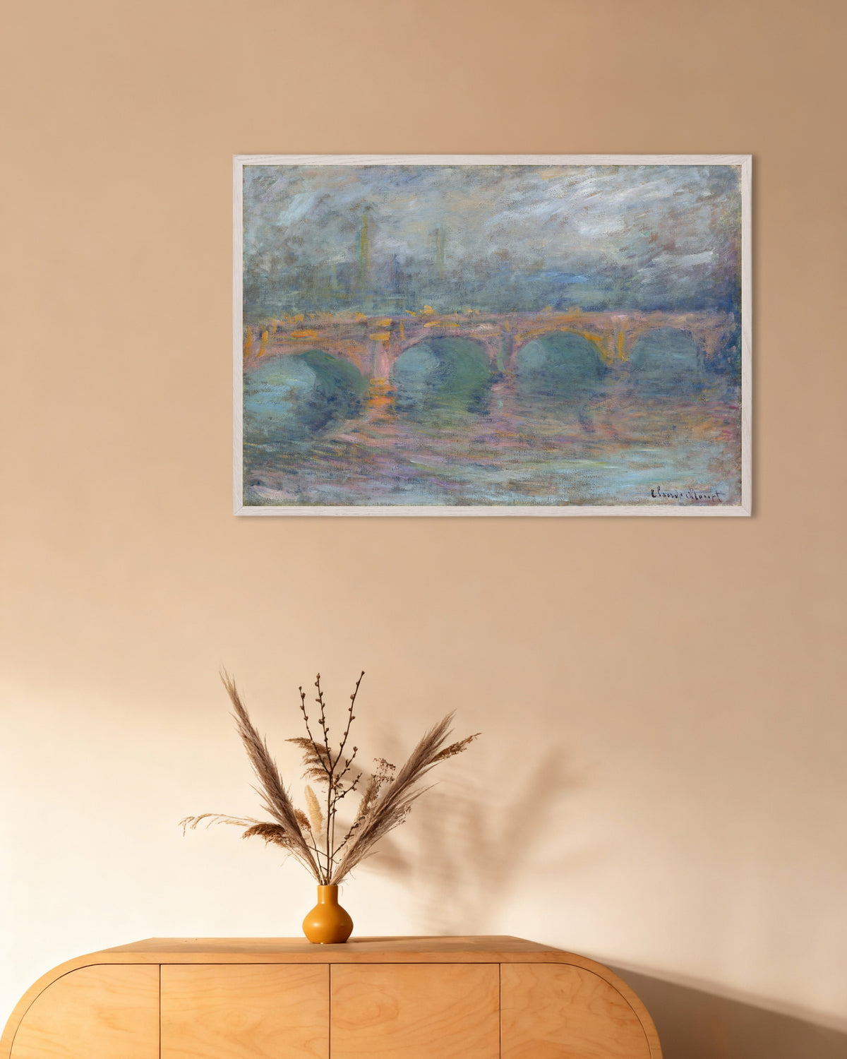 Poster Waterloo Bridge, Londen, bij zonsondergang (1904) van Claude Monet met witte houten lijst