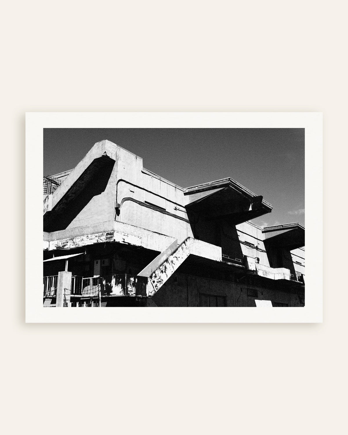 Poster ‘Verweerd betonnen paviljoen’, miniatuur