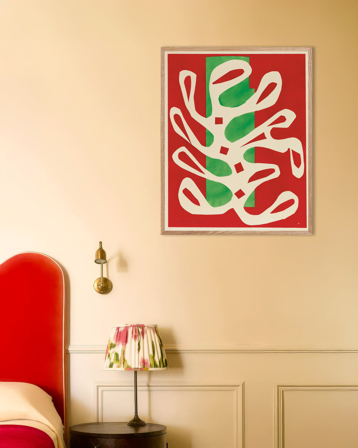 Poster d’Algue blanche sur fond rouge et vert (1947) de Henri Matisse, avec cadre en bois naturel