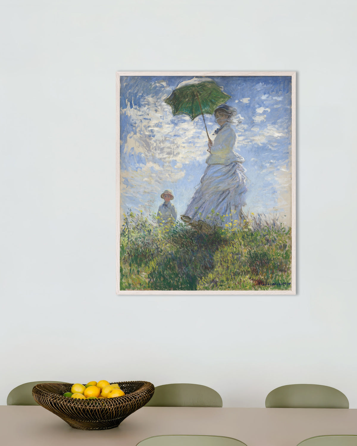 Poster Vrouw met parasol, Madame Monet en haar zoon (1875) van Claude Monet met witte houten lijst