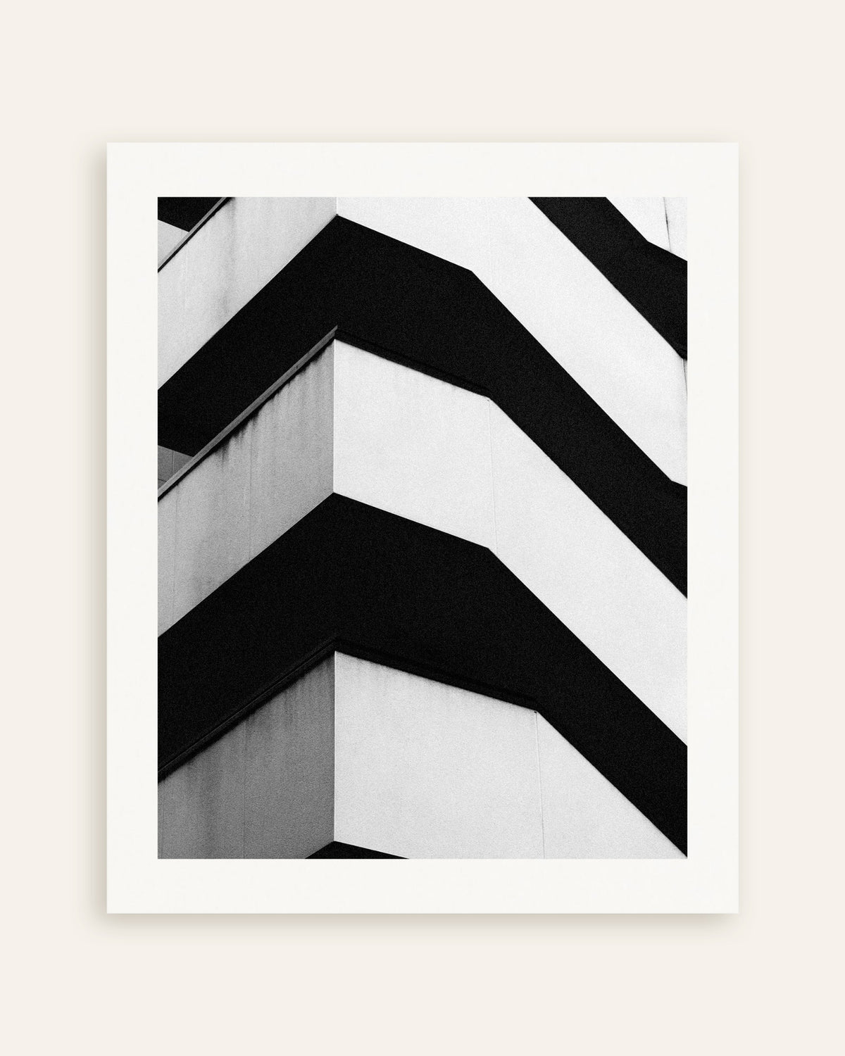 Poster ‘Zigzaggende betonnen balkons’, miniatuur
